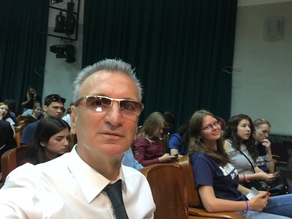 Сулейманов Джабраил Нохаевич поздравил команду студентов «Молод и глуп» 